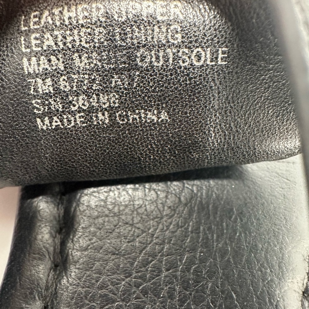 Tory Burch Black Leather Thong Sandals with Gold Emblem Logo - Picture 7 of 8